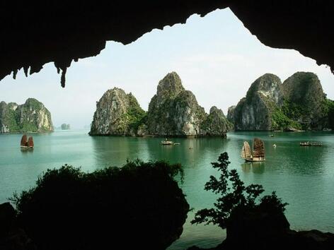 Изтока се оглежда в кристалните води на Виетнам