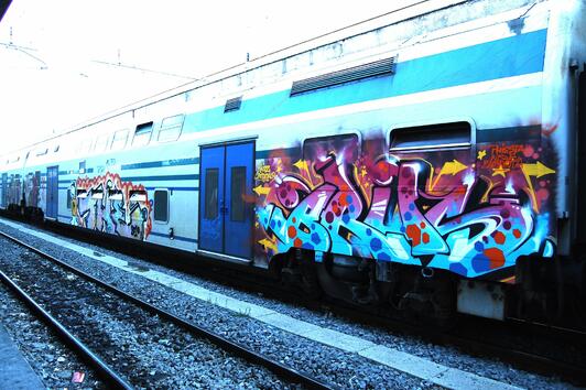 Кой изрисува влаковете в Рим?