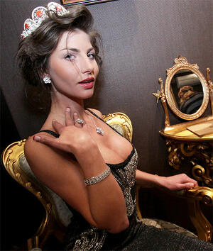 Петя Велкова ще е цялата диамантена за конкурса Top model of the world 