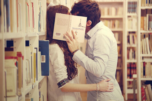 Любовта се ражда в библиотеката