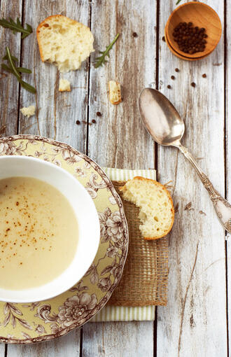 Седмица на супата: Картофено-лучена с подправки