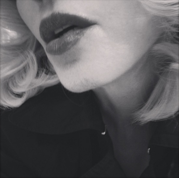 Instagram цензурира Мадона