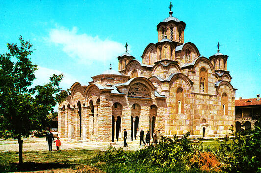 <p>Манастирът в Грачаница, датиращ от 1320 г.</p>