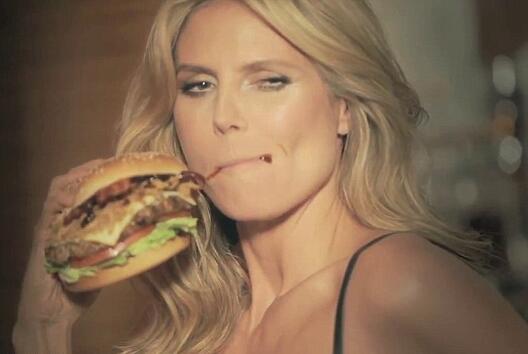 Хайди Клум и най-еротичното ядене на бургер