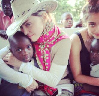 Мадона дарява надежда в Африка