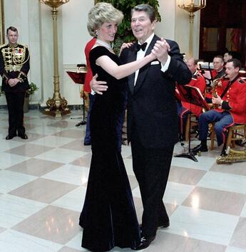 <p>Принцеса Даяна и президентът на Щатите Роналд Рейгън</p>