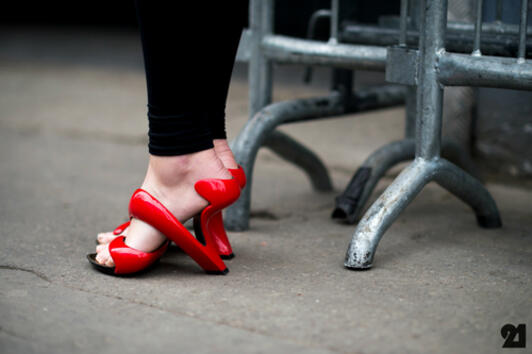 Истинска иновация: Спираловидни обувки без свод